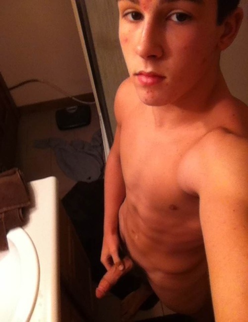 teenboy_iphone_selfshots_naked_sexy